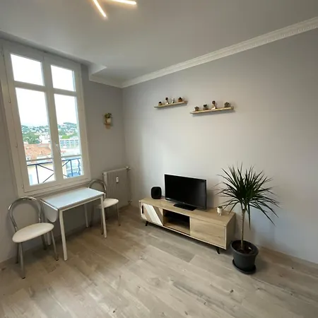 Panorama Apartment *
